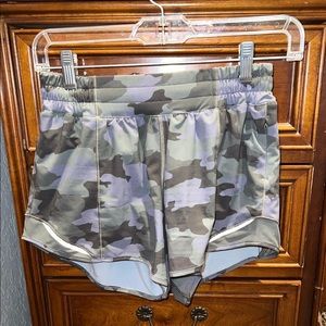 Lululemon 4" hotty hot shorts